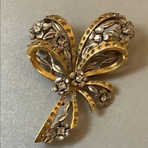 Vintage Oscar de la Renta Brooch